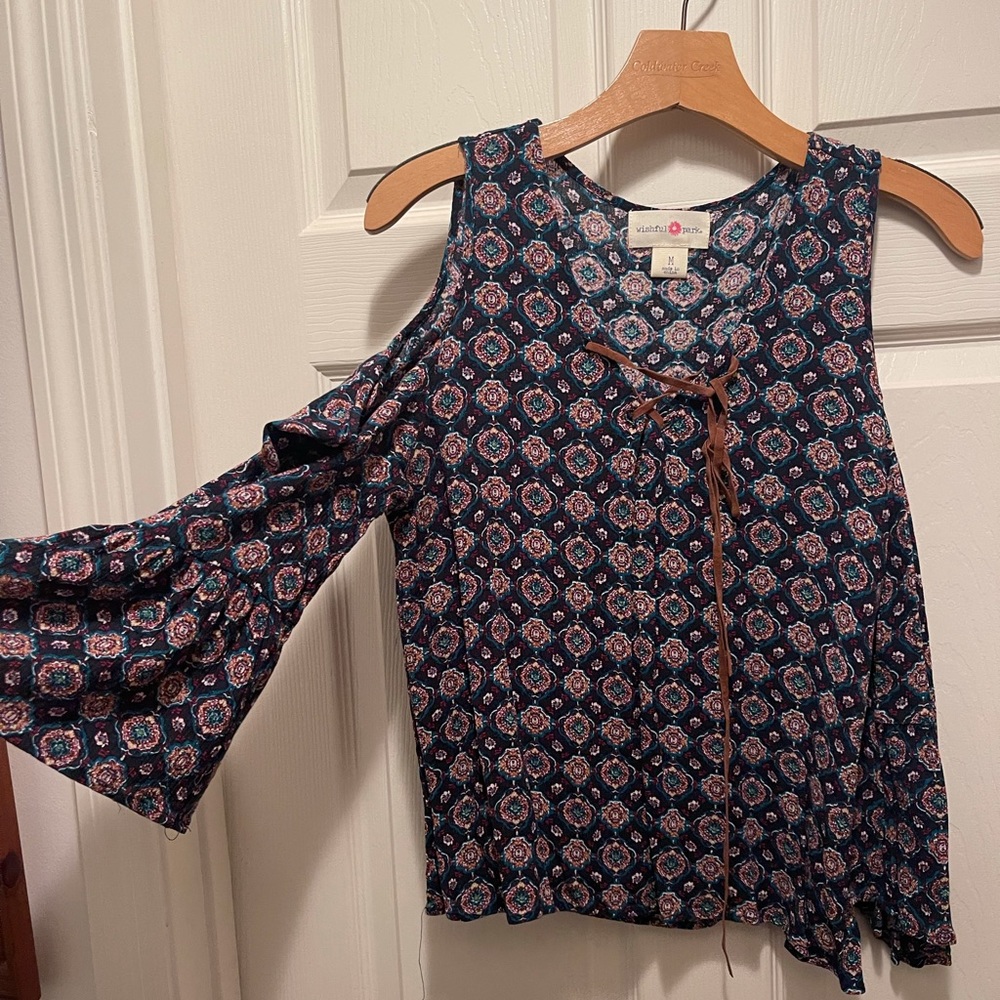 Boutique top size medium